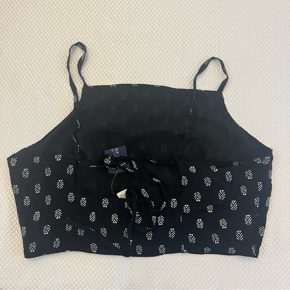 Forever 21 Black White Print Crop Top NEW WITH TAGS B3/19 - Picture 2 of 8